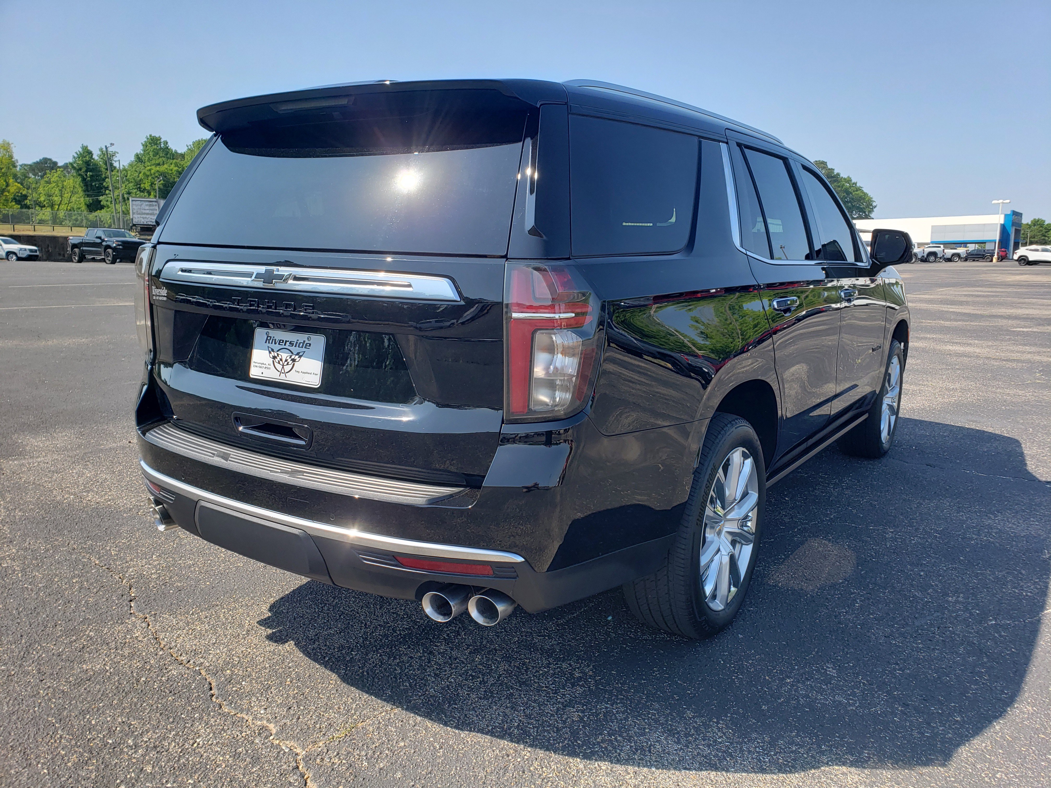 Used 2024 Chevrolet Tahoe High Country RWD image 3