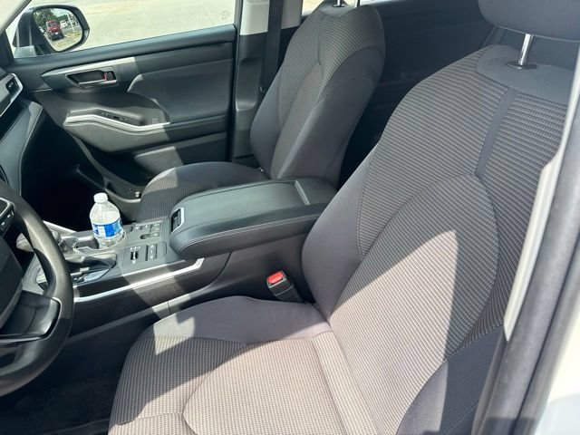 Used 2023 Toyota Highlander L AWD/4WD image 25