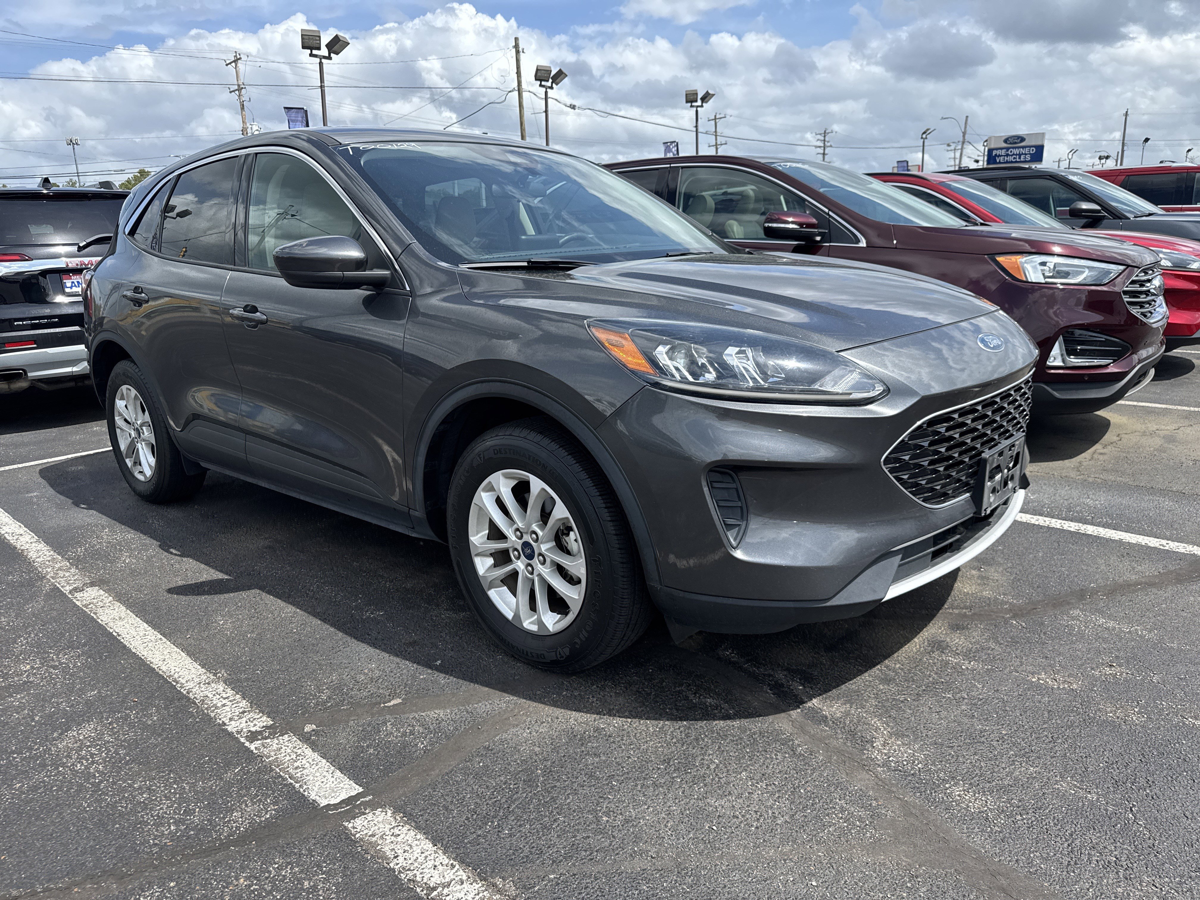Used 2019 Ford Escape SE image 1
