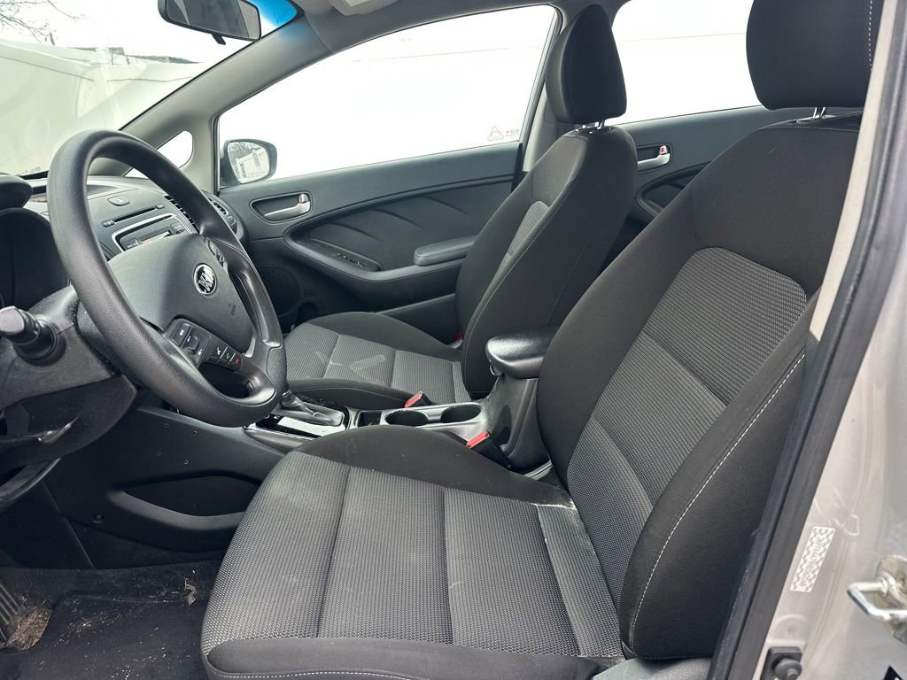 Used 2017 Kia Forte LX image 9