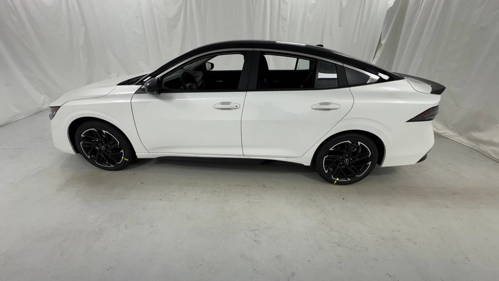 New 2026 Nissan Sentra SR w/ Floor Mat Package FWD image 6