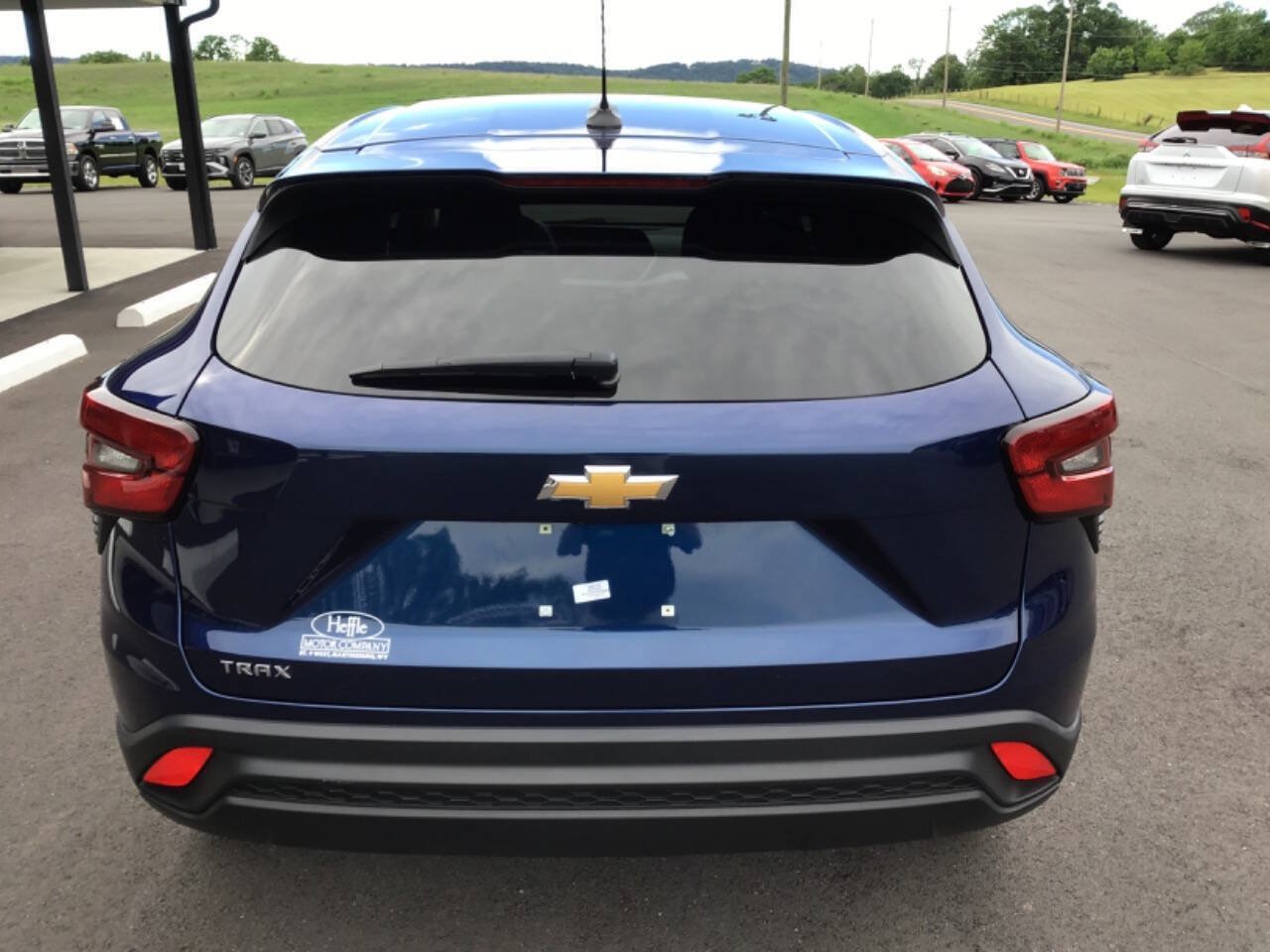 Used 2024 Chevrolet Trax LS w/ LS Convenience Package FWD image 6