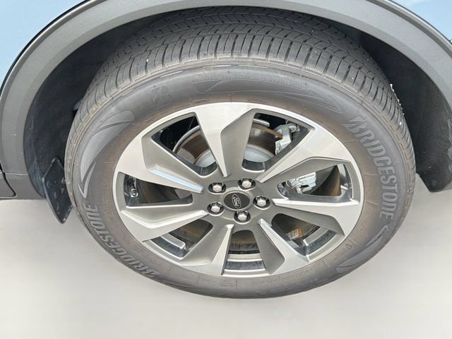 Used 2025 Ford Escape Platinum w/ Premium Technology Package AWD/4WD image 29