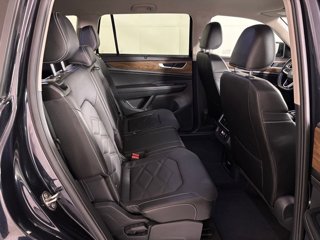 Used 2025 Volkswagen Atlas SE FWD image 41