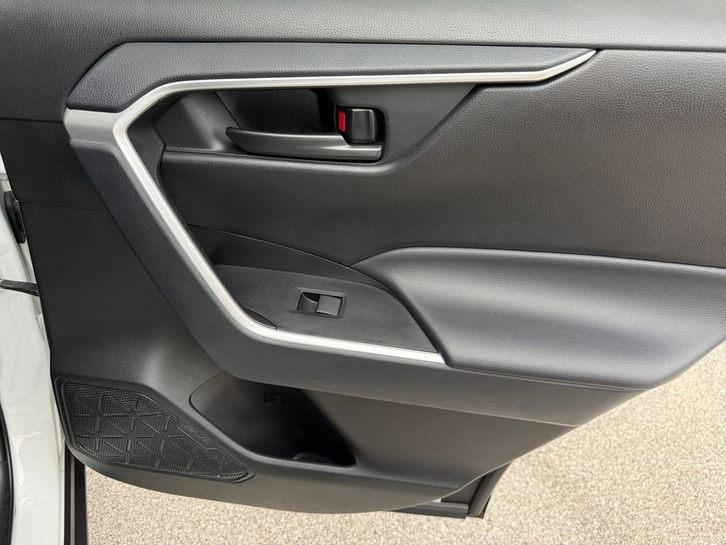 Certified 2024 Toyota RAV4 LE AWD/4WD image 20