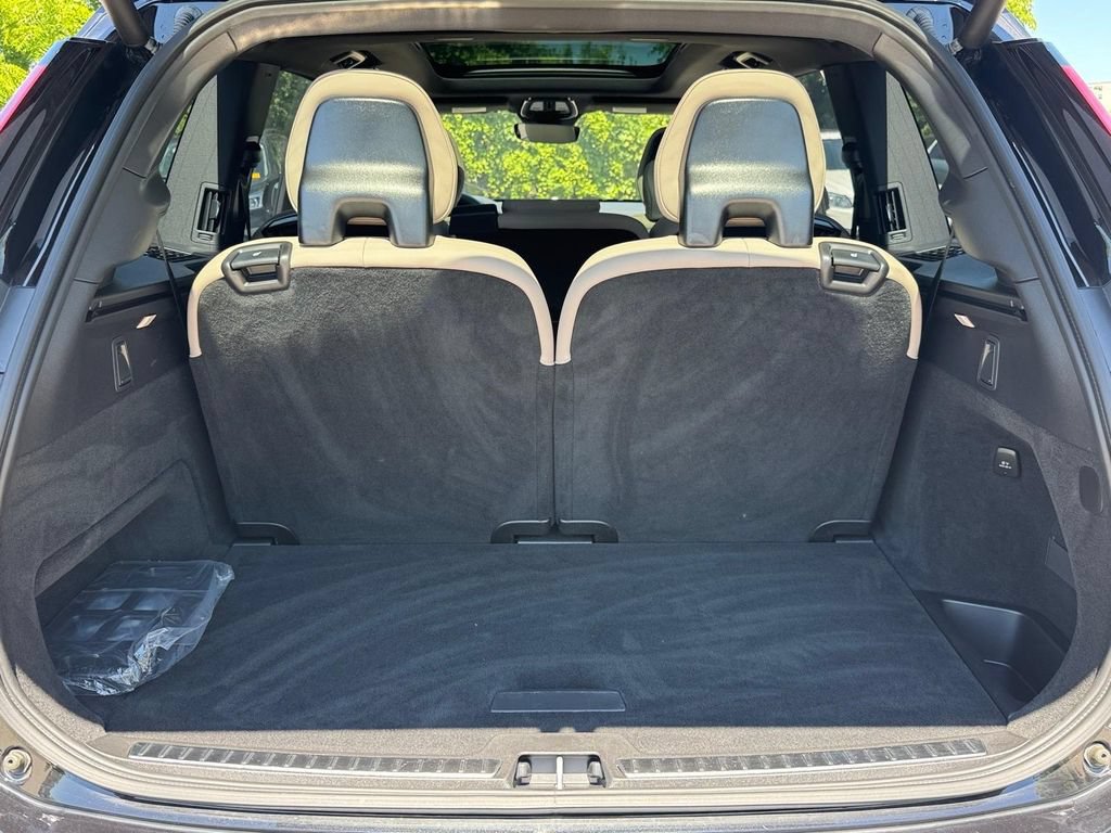 Certified 2025 Volvo XC90 B5 Plus AWD/4WD image 5