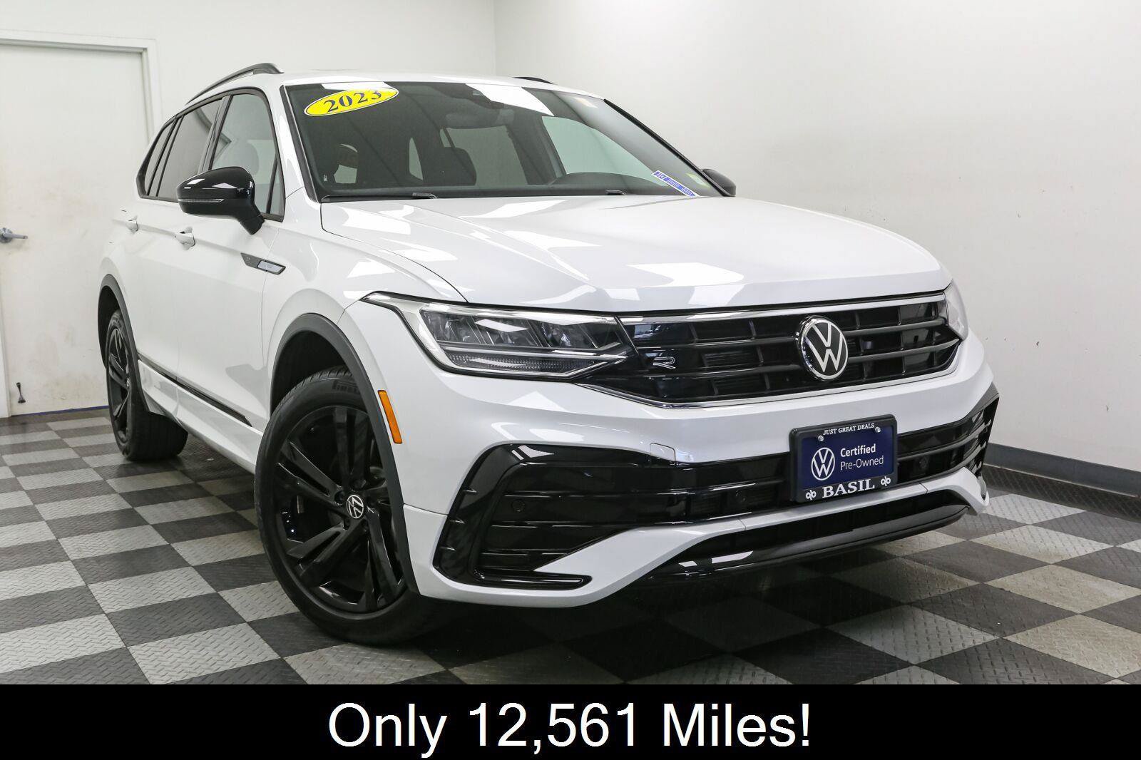 Certified 2023 Volkswagen Tiguan SE R-Line AWD/4WD image 3