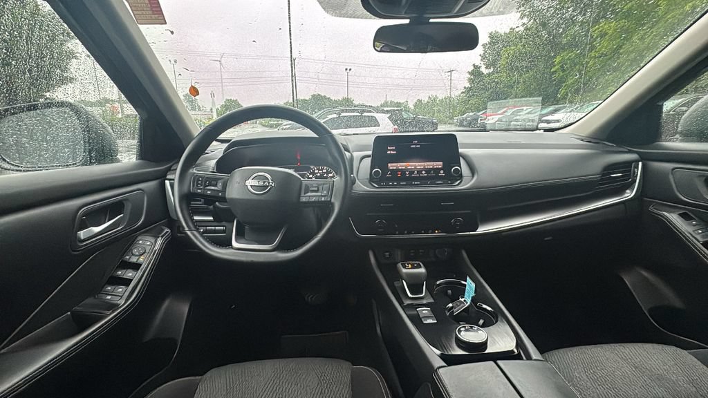 Used 2025 Nissan Rogue SV AWD/4WD image 7