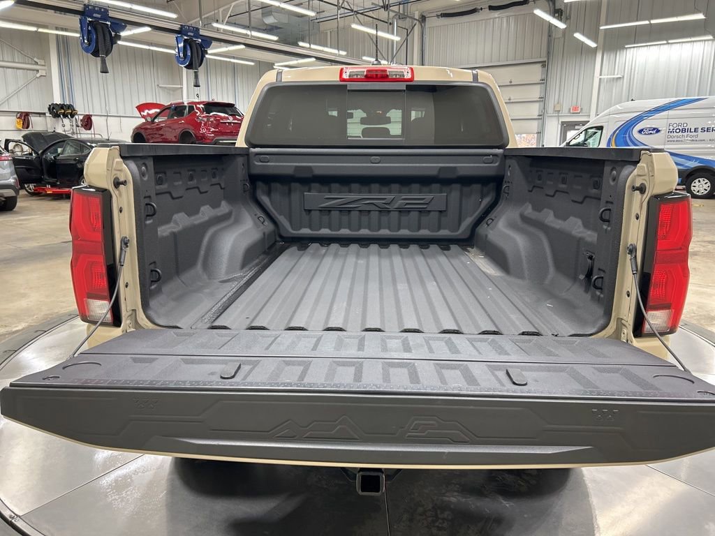 Used 2024 Chevrolet Colorado ZR2 w/ ZR2 Convenience Package III image 30