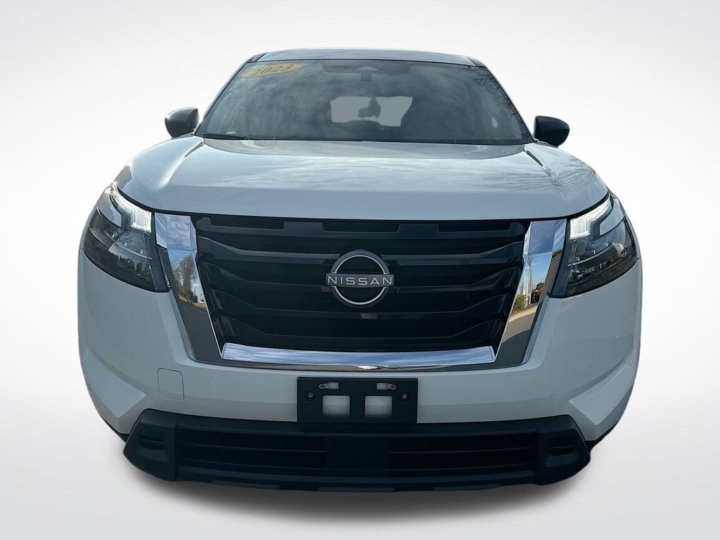 Used 2023 Nissan Pathfinder S image 2
