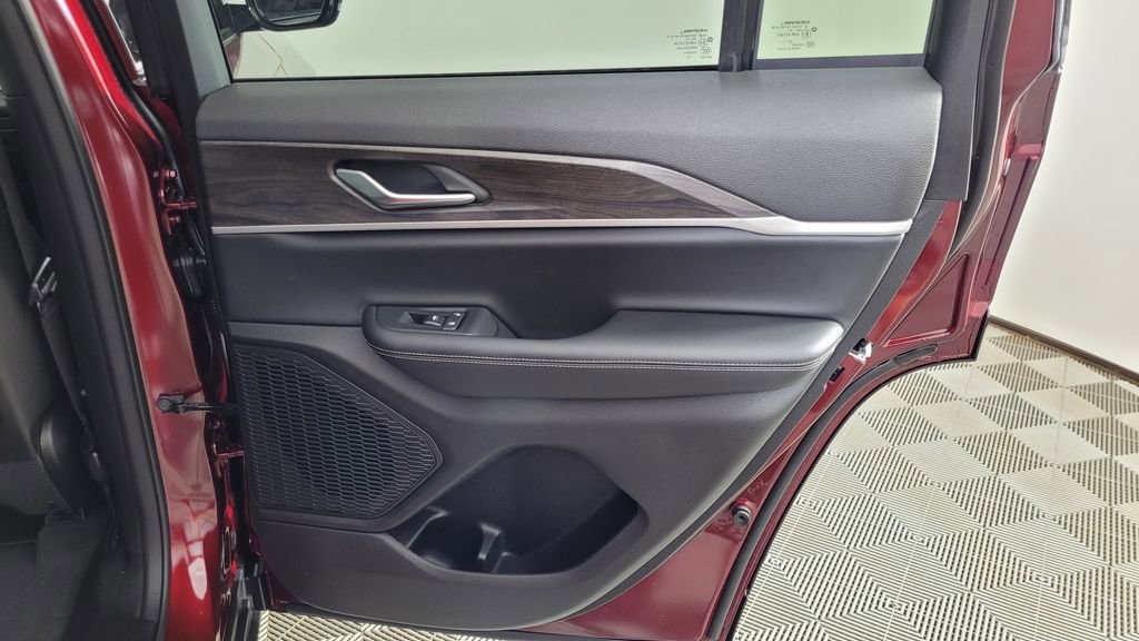 New 2025 Jeep Grand Cherokee Limited image 30