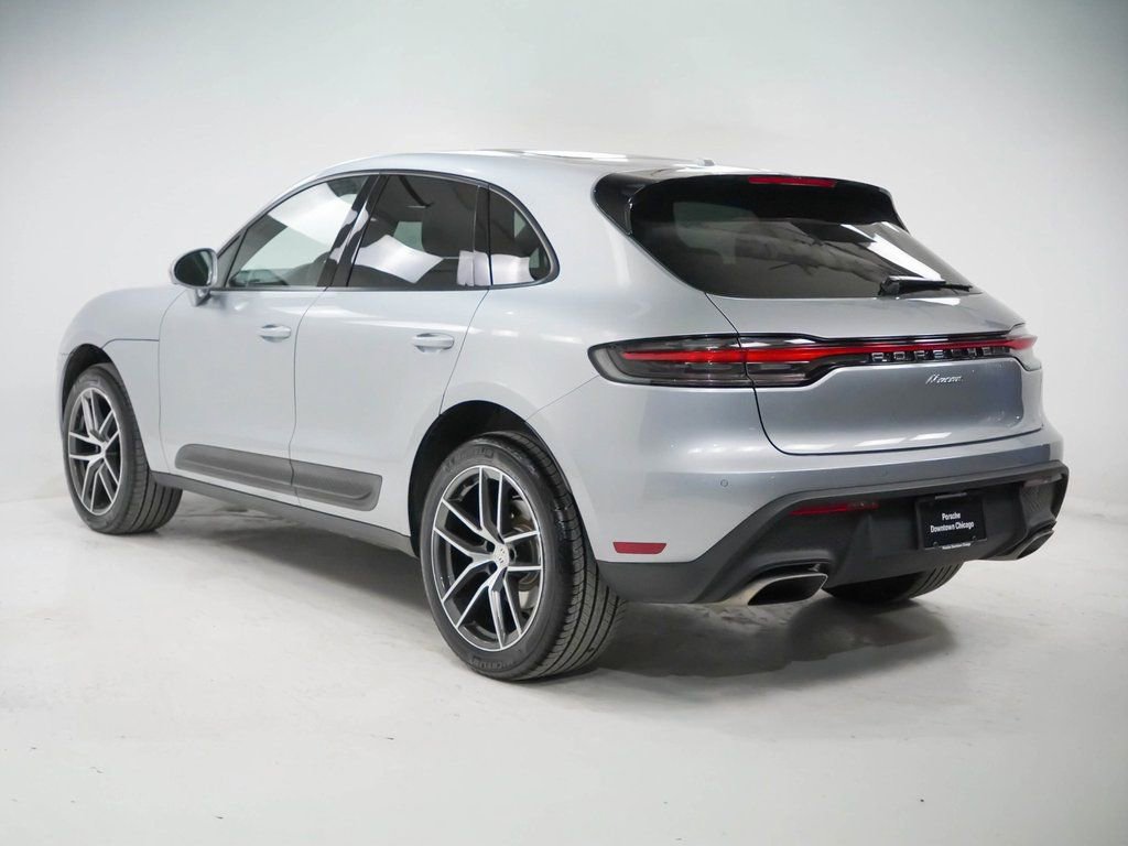 Certified 2025 Porsche Macan image 3