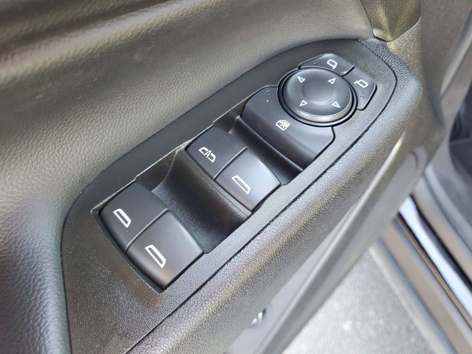 Used 2024 Chevrolet Equinox LT FWD image 16