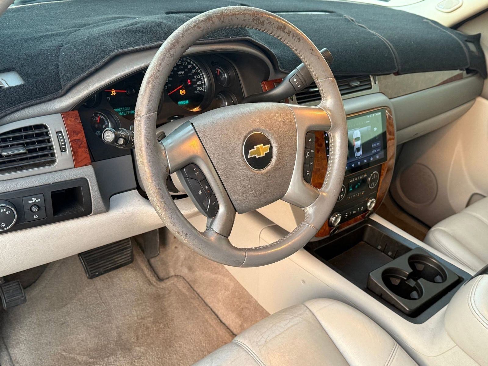 Used 2012 Chevrolet Suburban LT w/ Luxury Package image 4