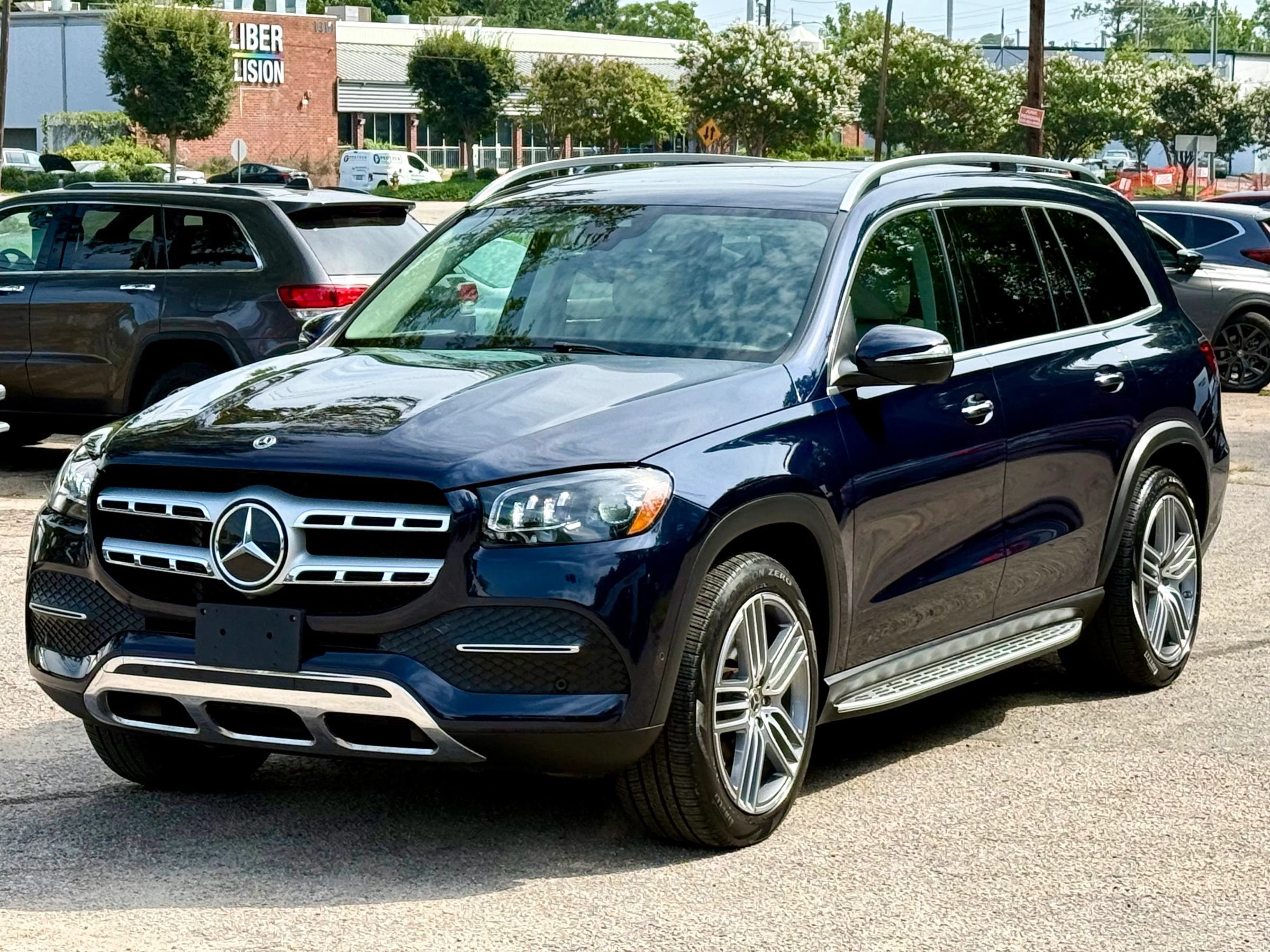 Used 2022 Mercedes-Benz GLS 450 4MATIC image 2