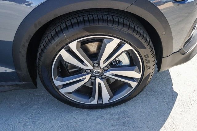 New 2026 Volvo V60 B5 Cross Country Plus w/ Climate Package image 9