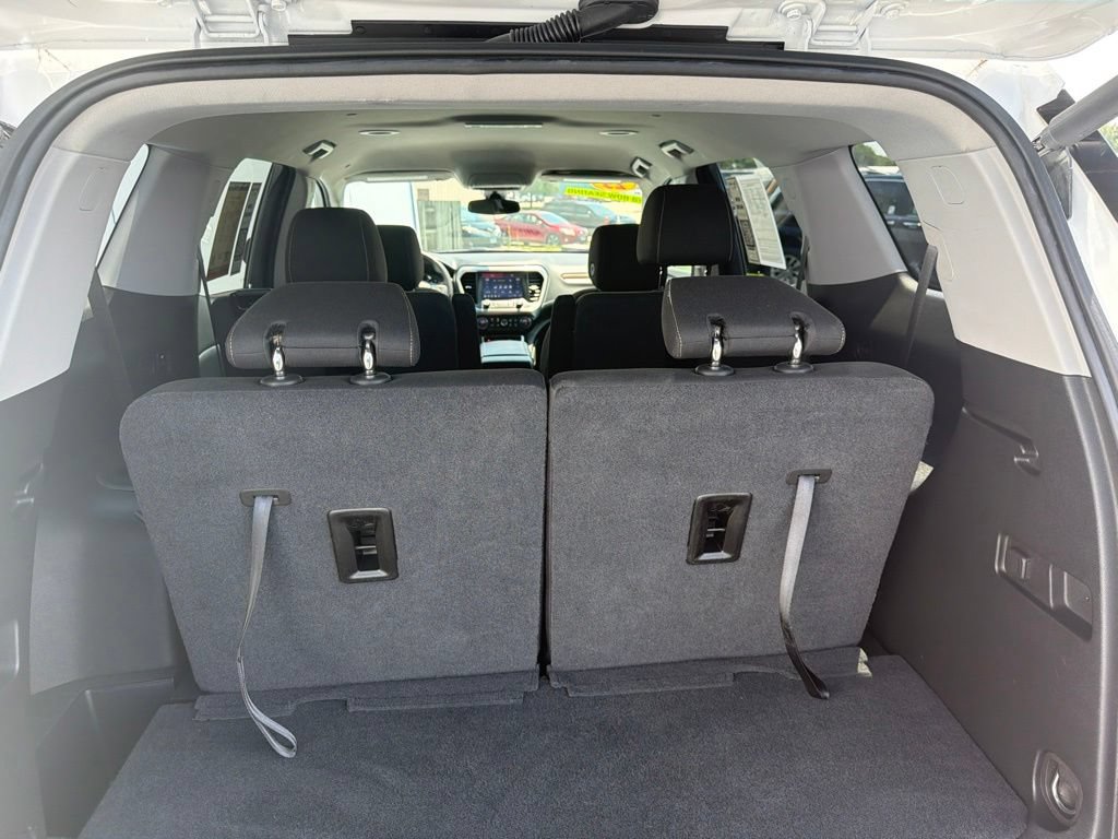 Used 2023 GMC Acadia SLE w/ Driver Convenience Package FWD image 11