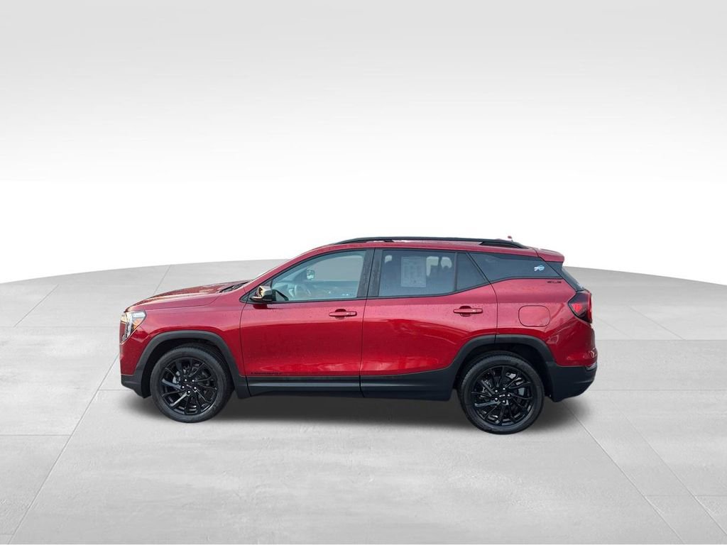 Used 2023 GMC Terrain SLE w/ Driver Convenience Package image 10