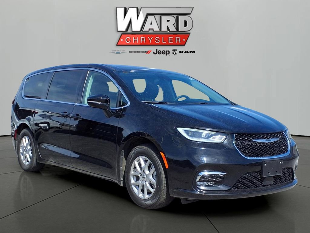 Used 2024 Chrysler Pacifica Touring-L FWD image 1