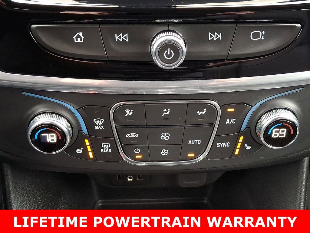 Used 2022 Chevrolet Traverse LT image 16