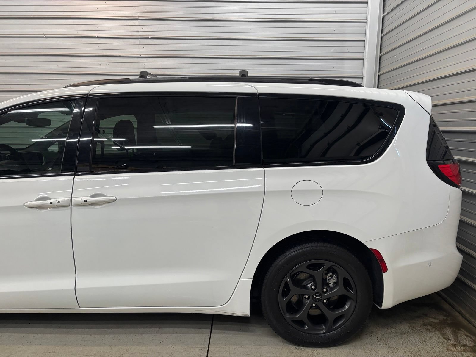 Used 2021 Chrysler Pacifica Touring-L w/ S Appearance Package FWD image 5
