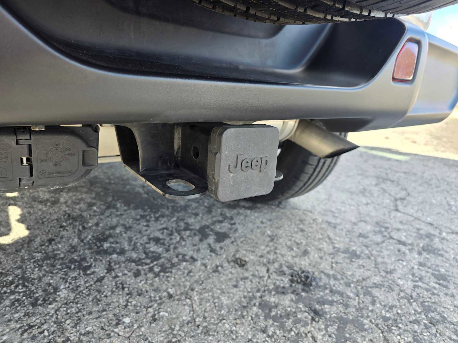 Used 2024 Jeep Wrangler Sahara image 16