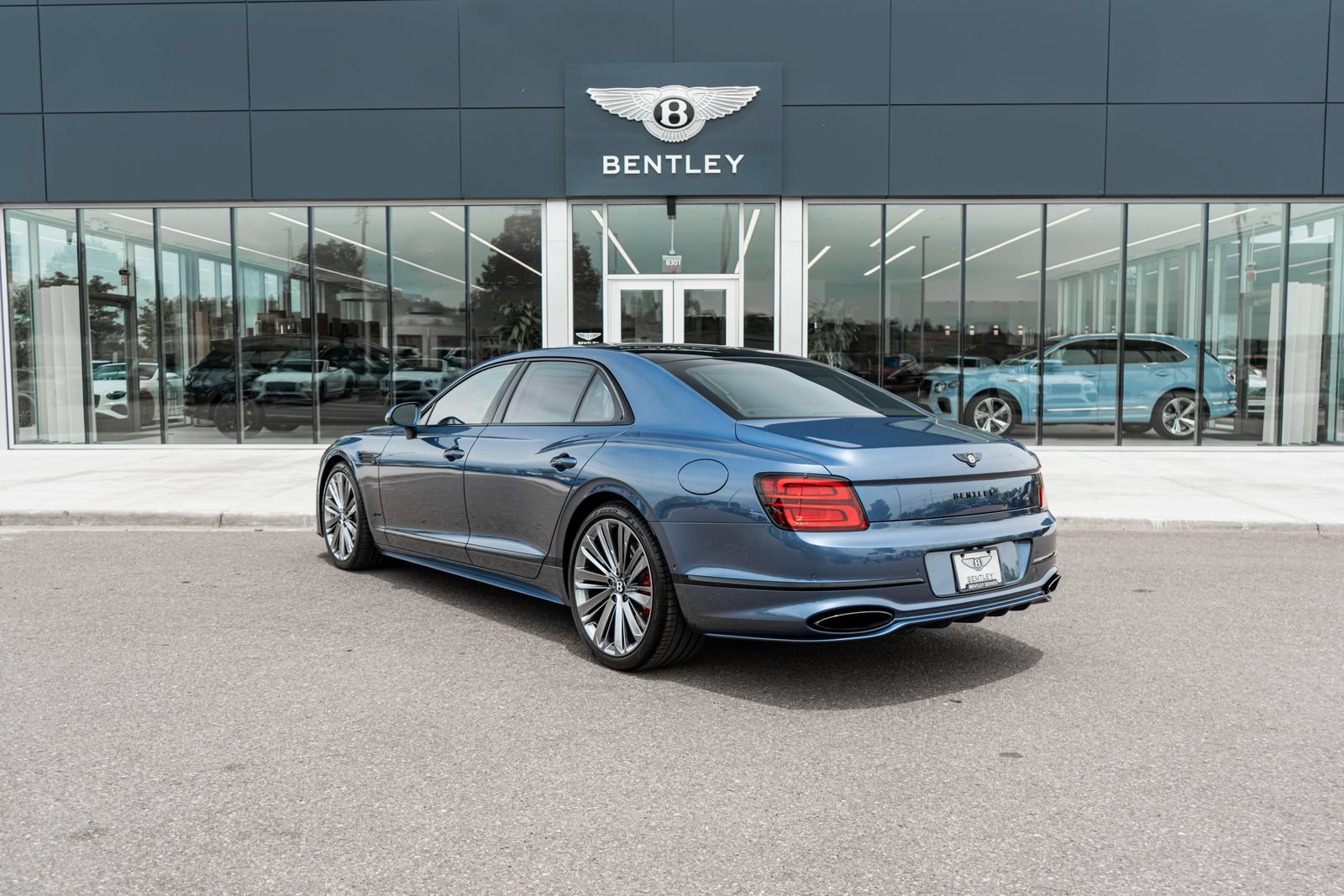 Certified 2025 Bentley Flying Spur Plug-In Hybrid AWD/4WD image 8