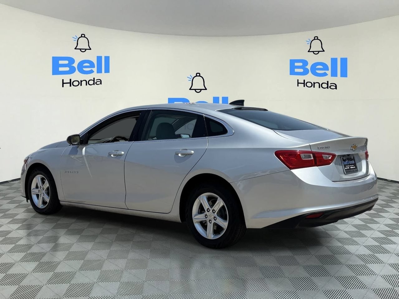 Used 2021 Chevrolet Malibu LS FWD image 3
