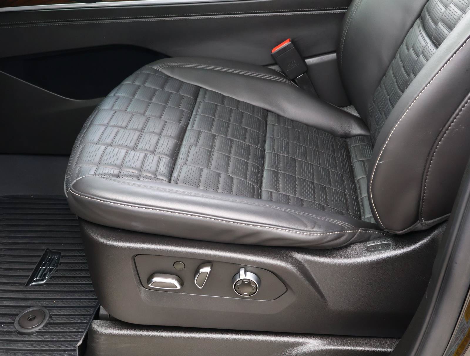 Used 2025 Cadillac Escalade Sport Platinum w/ LPO, Floor Liner Package AWD/4WD image 22