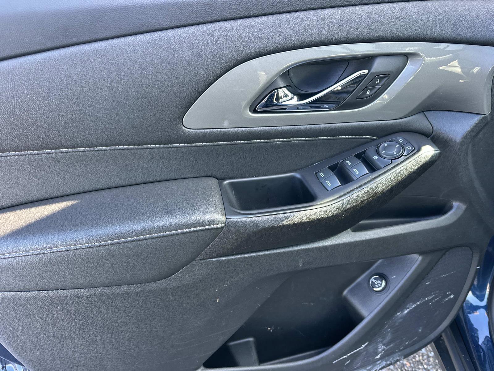 Certified 2023 Chevrolet Traverse LT w/ Rear Camera Mirror Package image 15