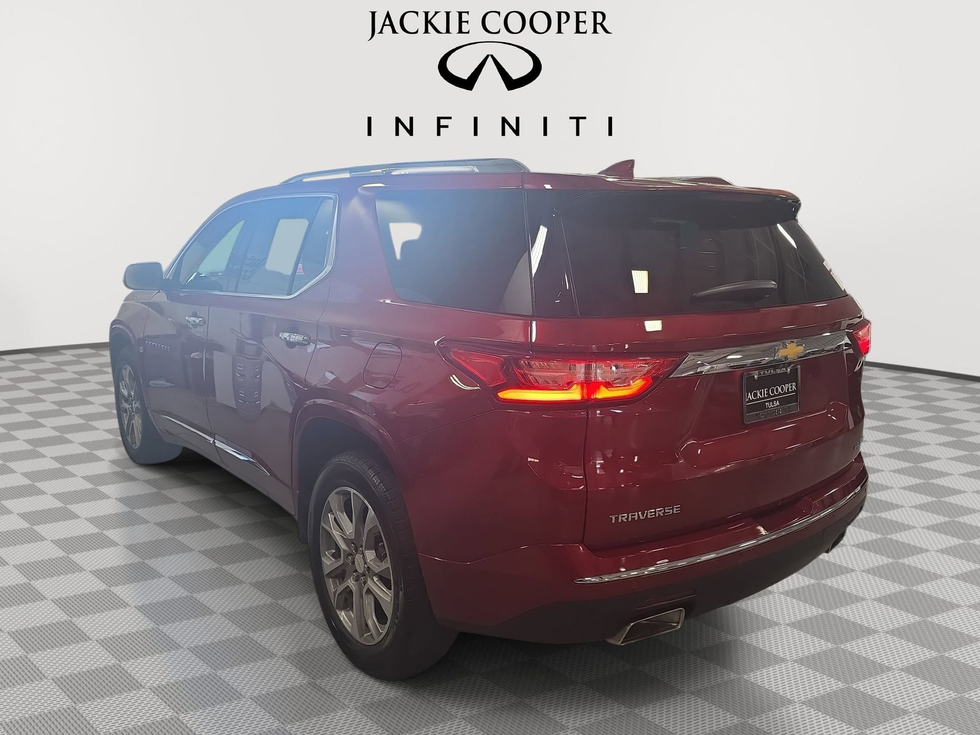 Used 2020 Chevrolet Traverse Premier FWD image 7