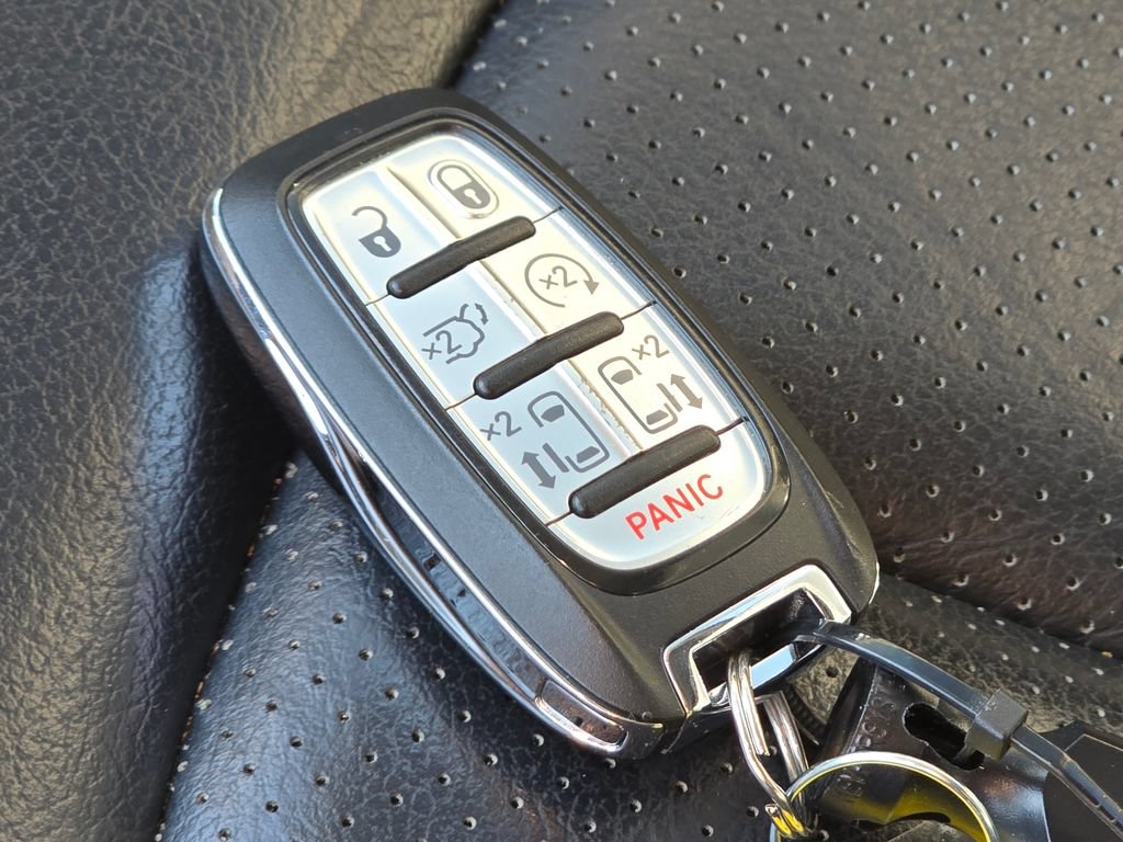 Used 2019 Chrysler Pacifica Touring-L Plus w/ Advanced Safetytec Group FWD image 39