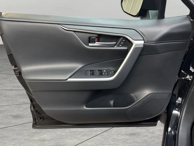 Used 2019 Toyota RAV4 Limited image 10