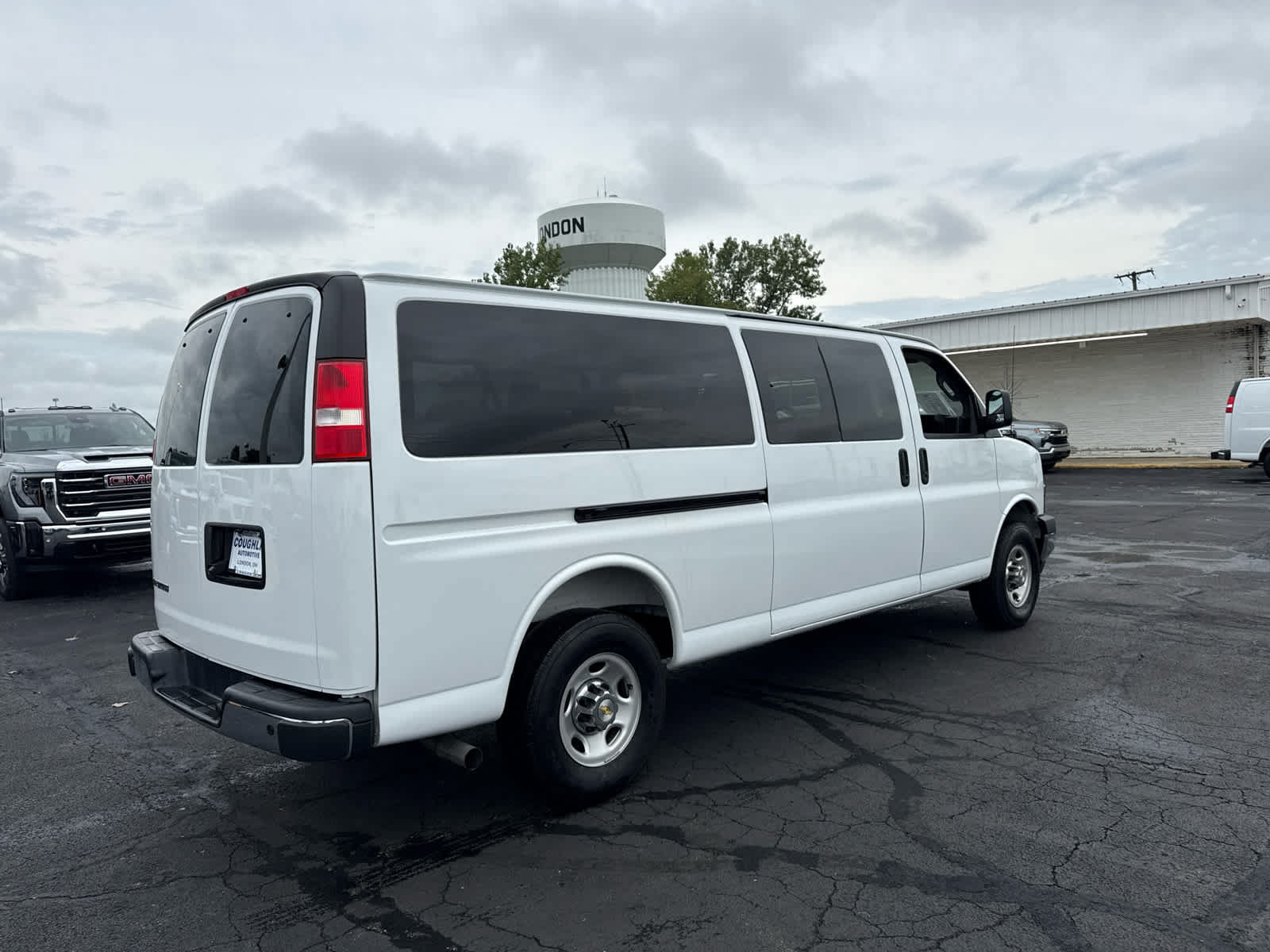Certified 2025 Chevrolet Express 3500 LT w/ LT Preferred Equipment Group RWD image 5