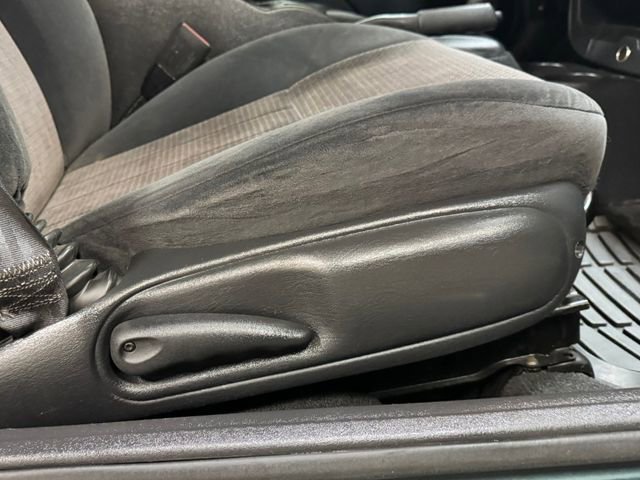 Used 2006 Chrysler Sebring GTC image 31