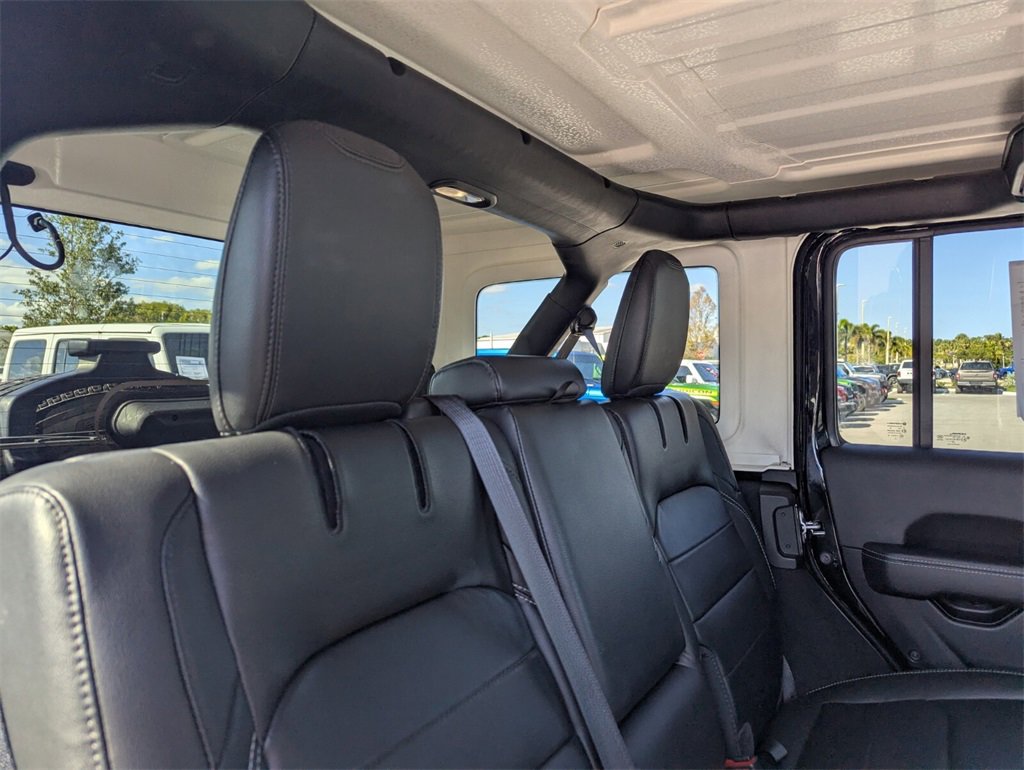 Used 2022 Jeep Wrangler Unlimited Sahara image 14