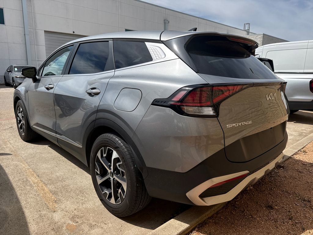 Used 2024 Kia Sportage EX image 8