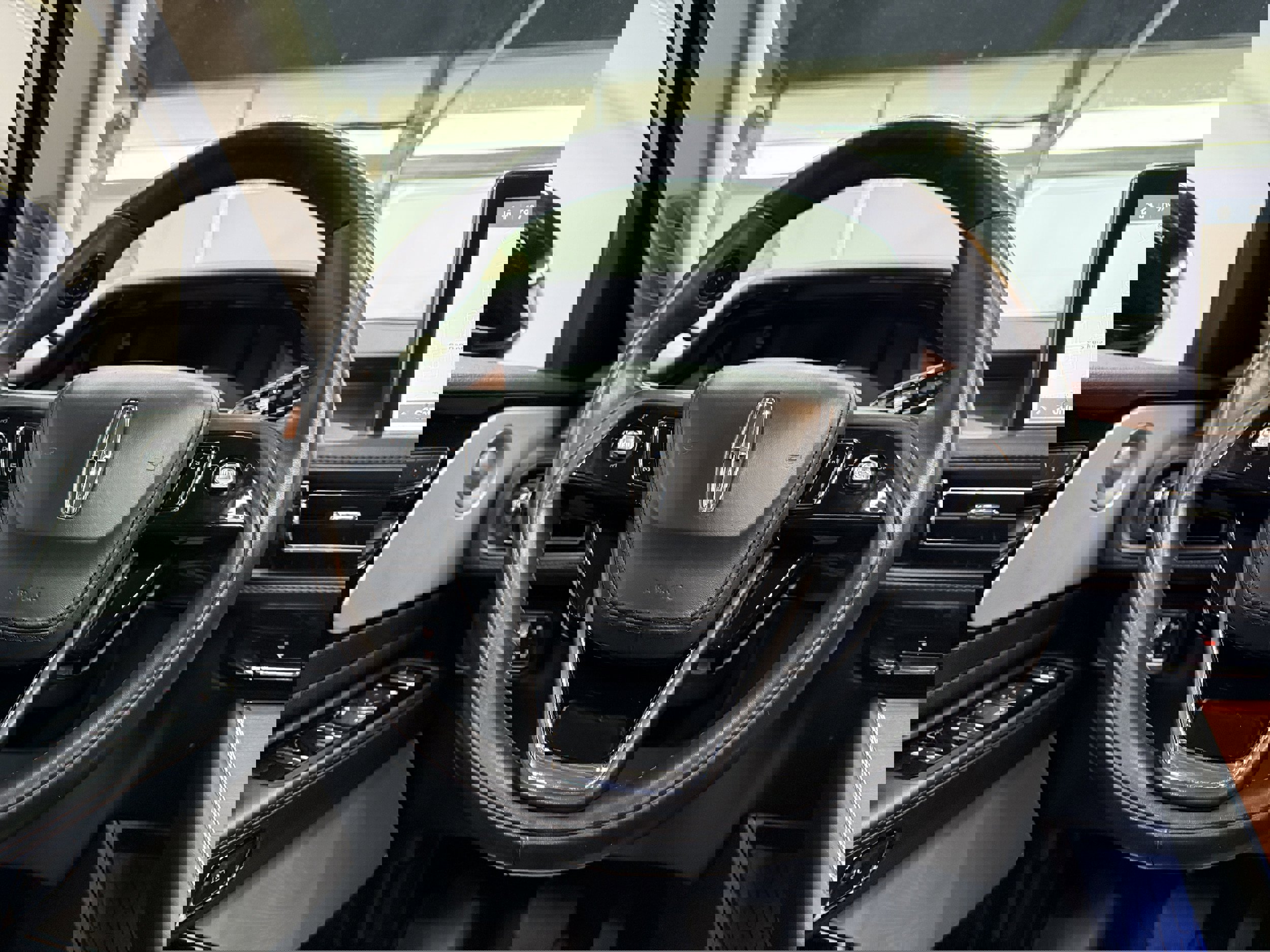 Used 2020 Lincoln Aviator Reserve w/ Equipment Group 201A image 13