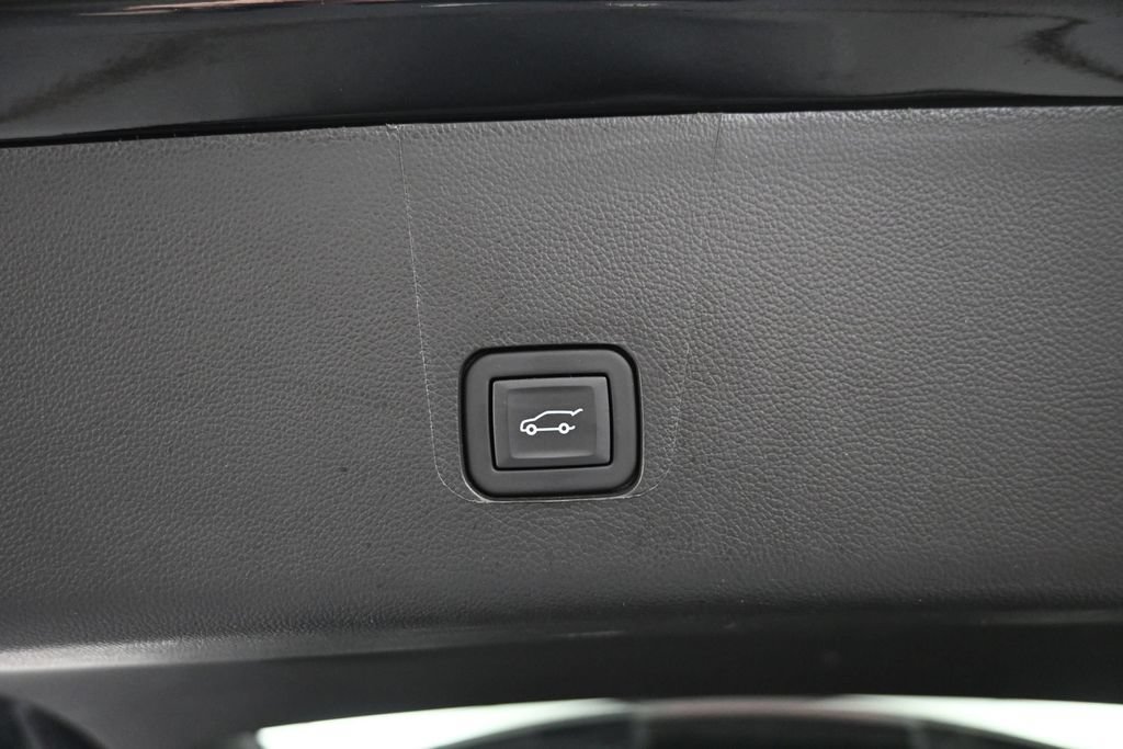 Used 2023 Chevrolet Traverse LT w/ LT Premium Package AWD/4WD image 12