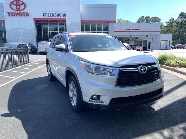 Used 2015 Toyota Highlander Limited AWD/4WD image 2