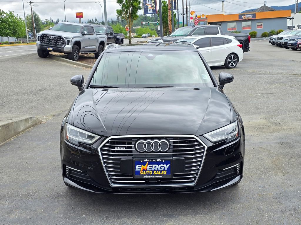 Used 2018 Audi A3 e-tron Prestige w/ Prestige Package FWD image 2