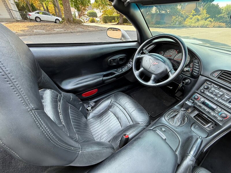 Used 1998 Chevrolet Corvette Convertible w/ Memory Pkg RWD image 18