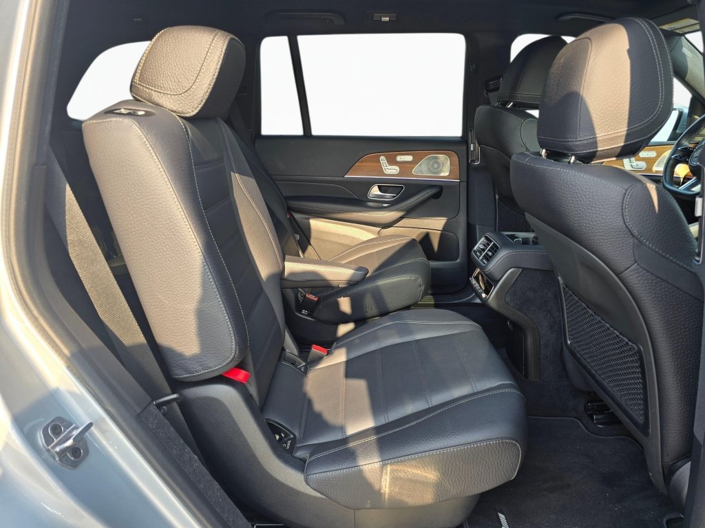Used 2024 Mercedes-Benz GLS 450 4MATIC image 28