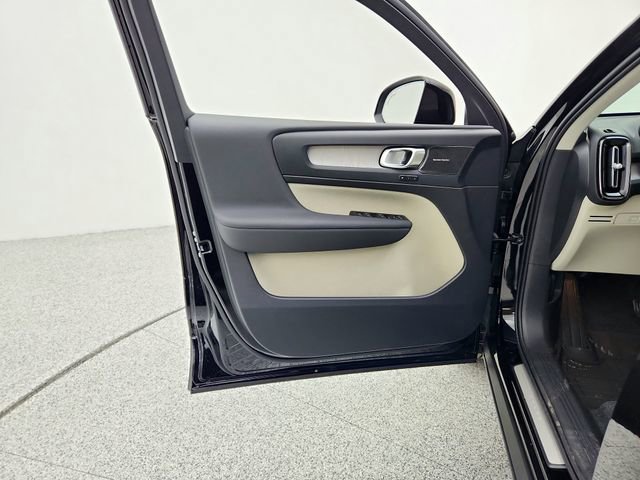 New 2026 Volvo XC40 B5 Plus w/ Climate Package image 23