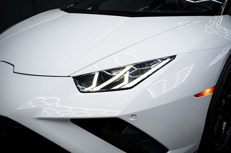 Used 2021 Lamborghini Huracan EVO RWD image 8