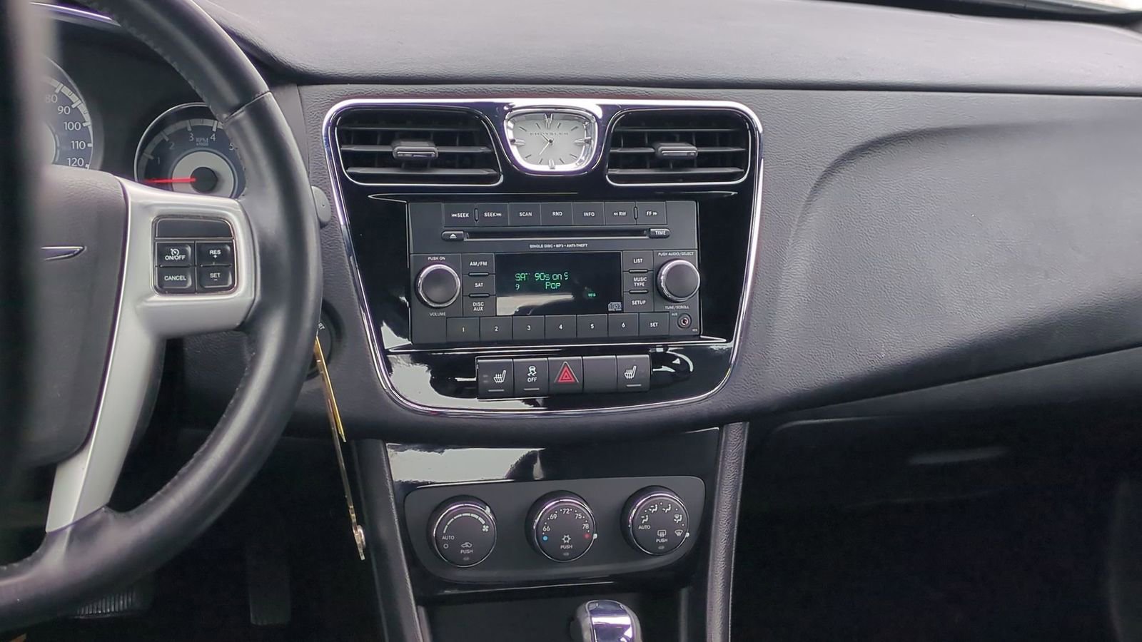 Used 2013 Chrysler 200 Limited image 29