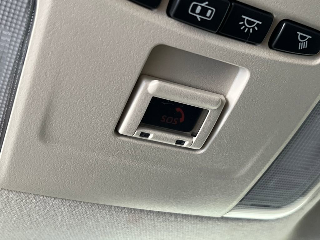 Used 2021 Toyota Corolla LE w/ Carpet Mat Package (TMS) FWD image 37