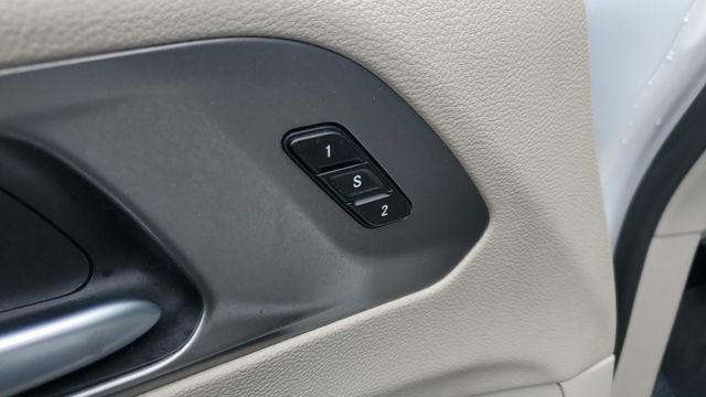 Certified 2024 Chrysler Pacifica Touring-L image 6