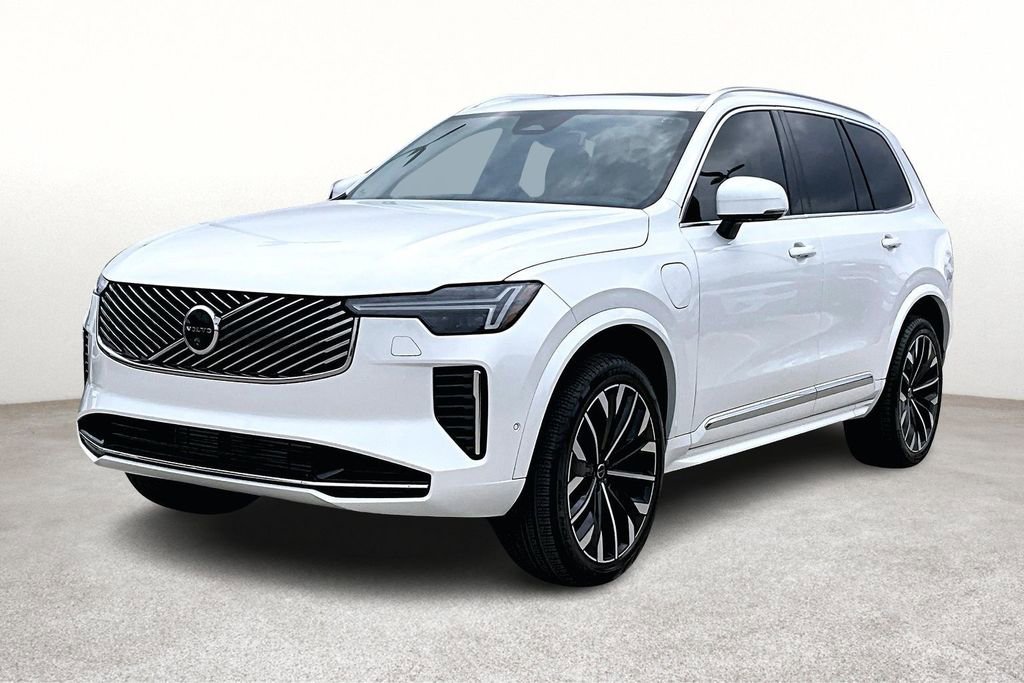Certified 2025 Volvo XC90 T8 Plus w/ Protection Package Premier image 16