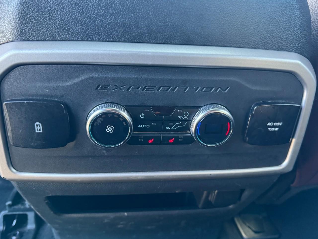 Used 2024 Ford Expedition Limited image 13